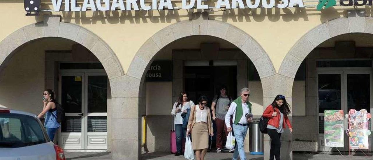 La entrada principal a la estación del tren de Vilagarcía de Arousa. // Noé Parga