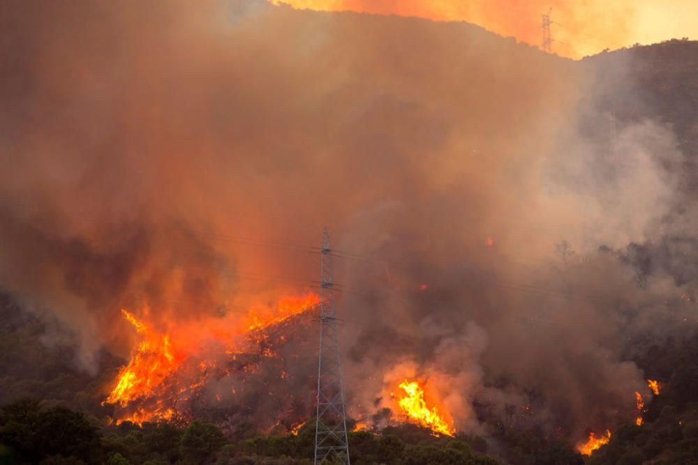 Desalojadas unas 50 personas por el incendio de ...