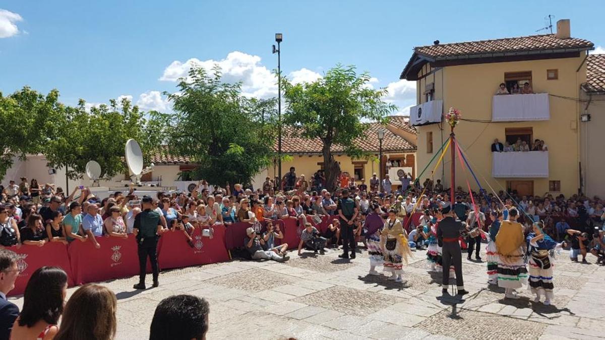 Acto del Retaule por las calles de Morella con la Dansa dels Torneros Acto del Retaule por las calles de Morella con la Dansa dels Torneros