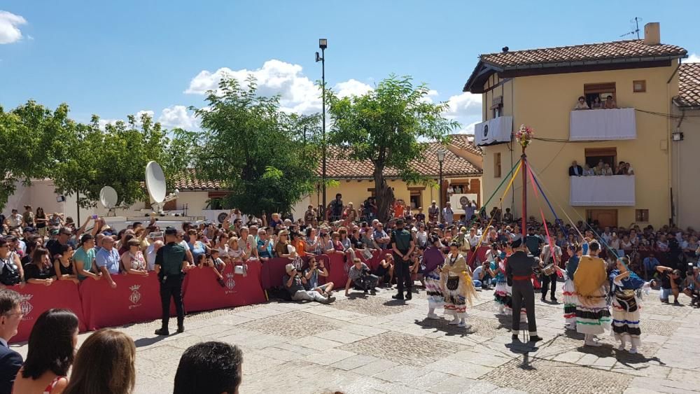 Acto del Retaule por las calles de Morella con la Dansa dels Torneros