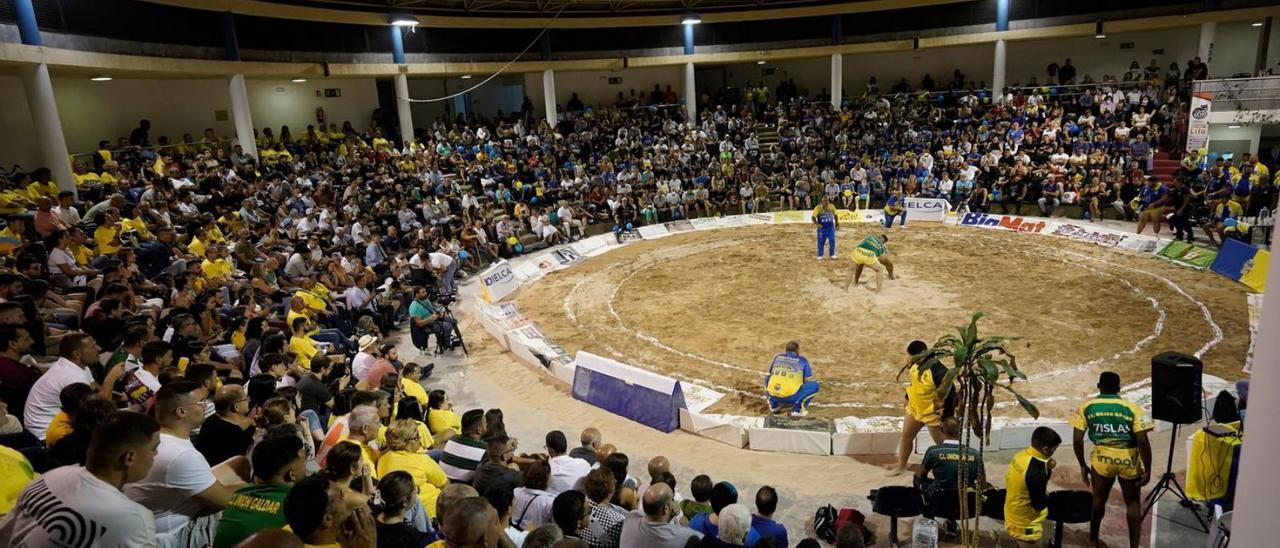 Momento de una luchada disputada la pasada temporada entre el Unión Gáldar y el Maninidra. |