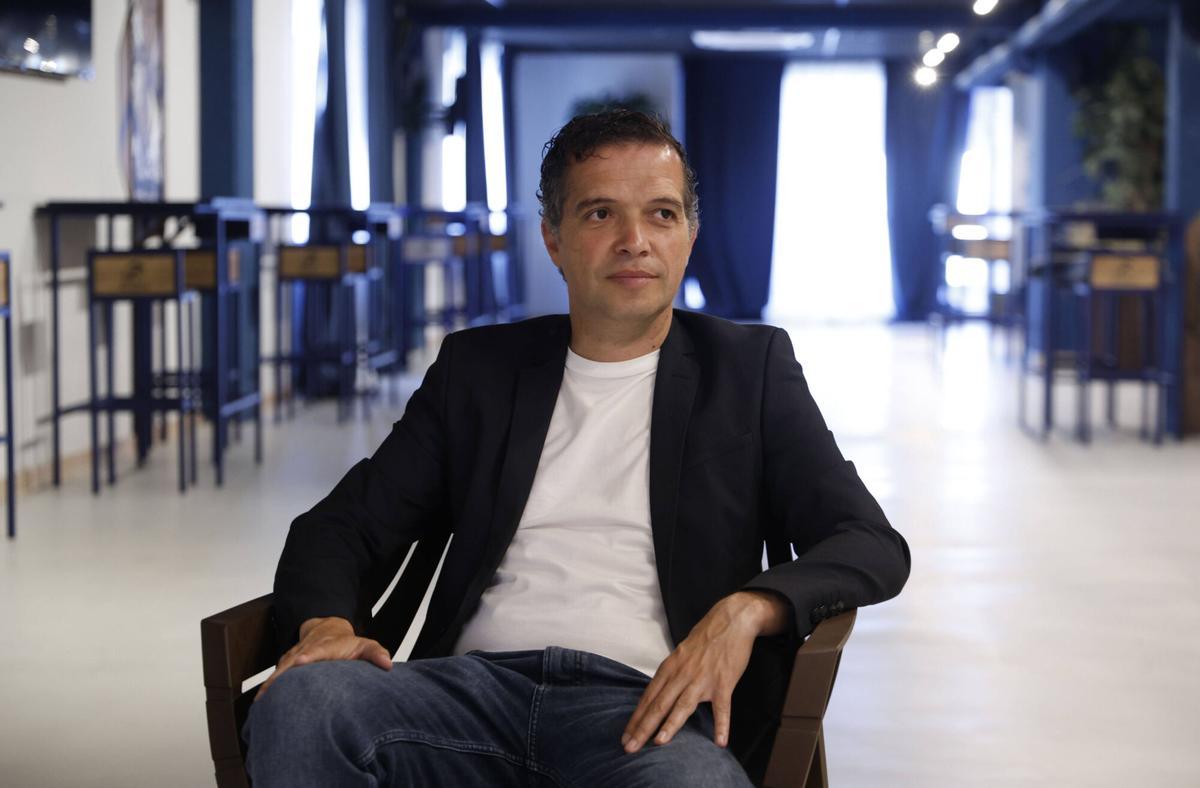 Valencia. Levante UD entrevista con el entrenador Luis Castro VLC SPD