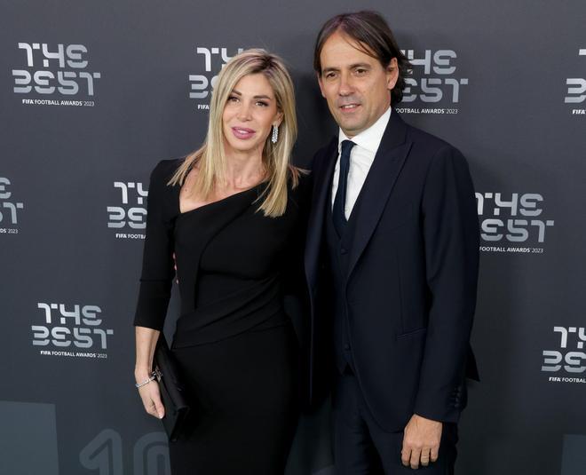 La alfombra roja de los premios The Best FIFA 2023. Simone Inzaghi con Gaia Lucariello