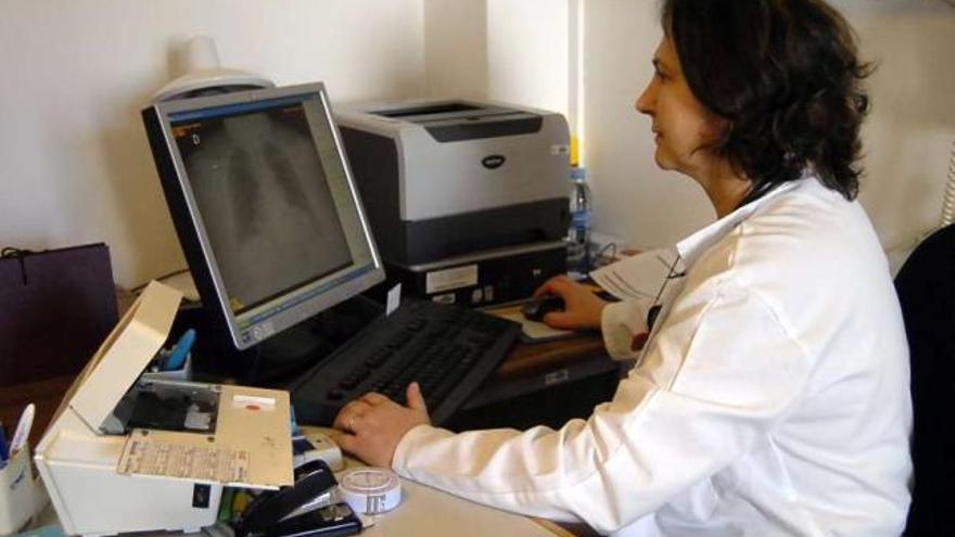 El Hospital de A Coruña efectúa cada año más de 3.000 consultas mediante telemedicina