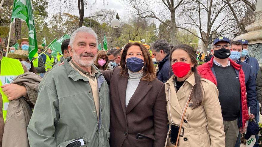 Ignacio Fernández de Mesa y Carmen Crespo, consejera de Agricultura de la Junta de Andalucía.