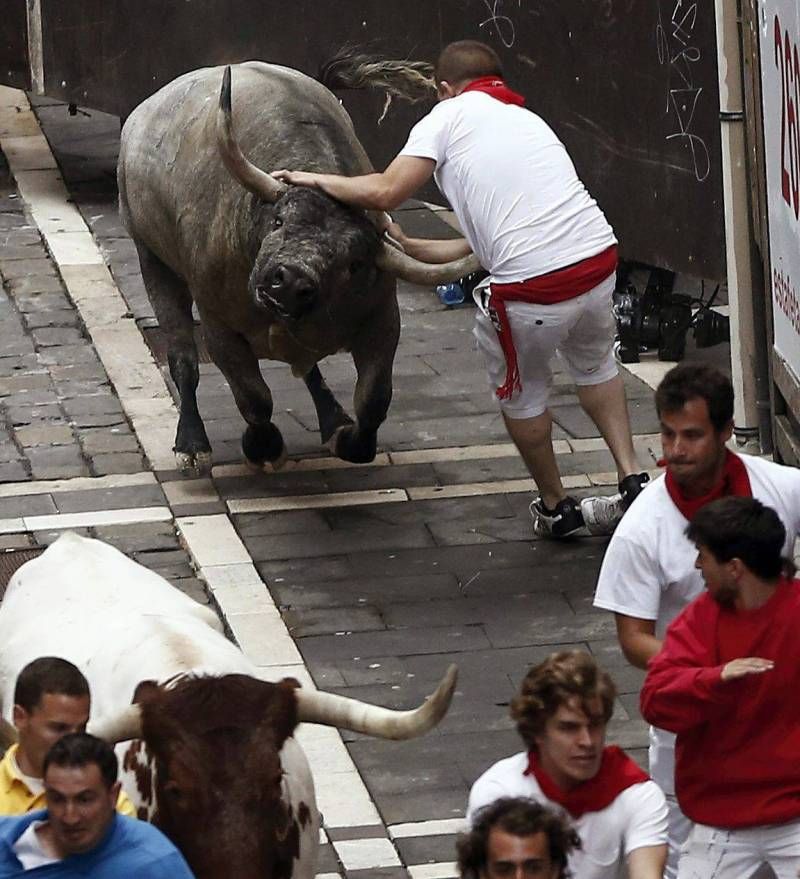 Fotogalería del quinto encierro de San Fermín