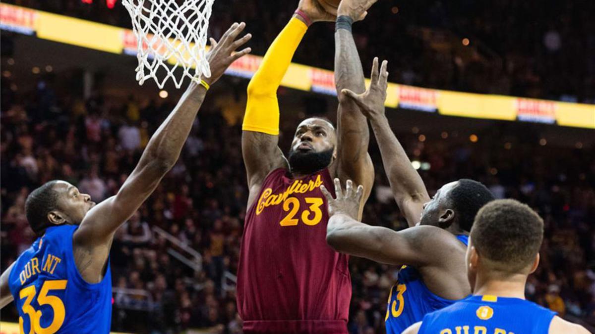 LeBron James cuajó un gran partido en Navidad