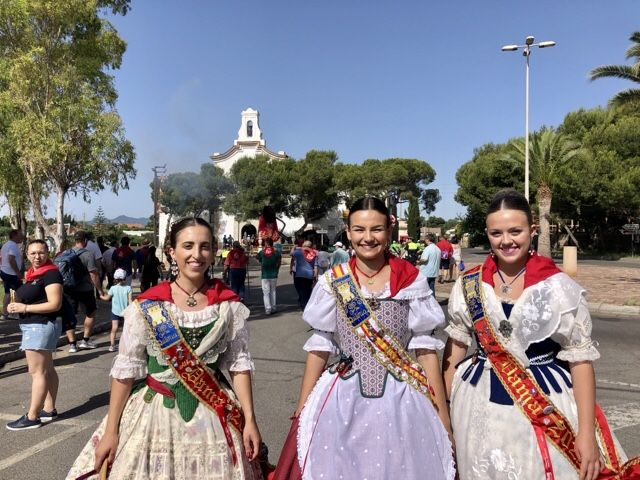 Miles de romeros acompañan a Santa Quitèria en la ‘tornà’ de Almassora