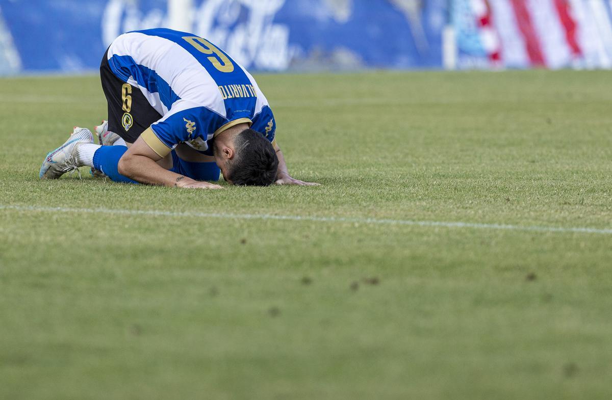 Alvarito se lamenta en un partido de la temporada pasada