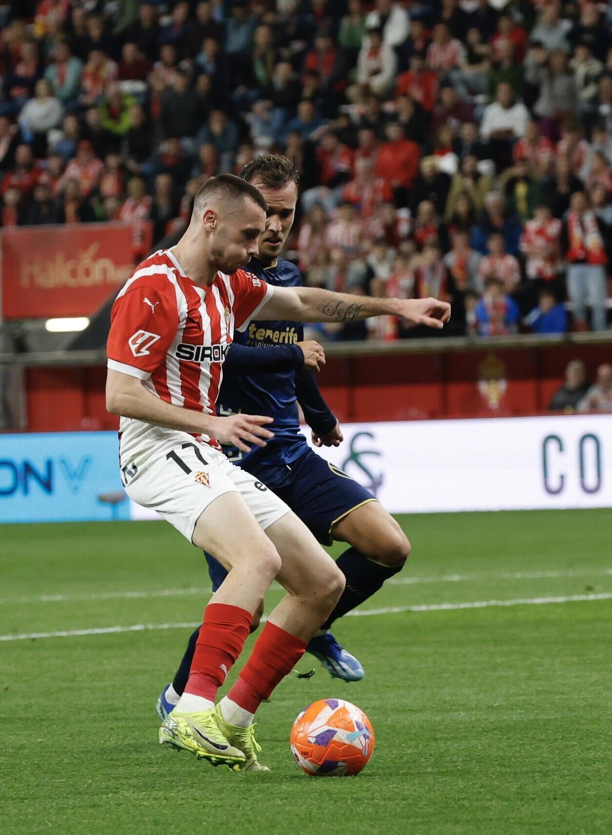 EN IMÁGENES: El Sporting - Tenerife disputado en El Molinón