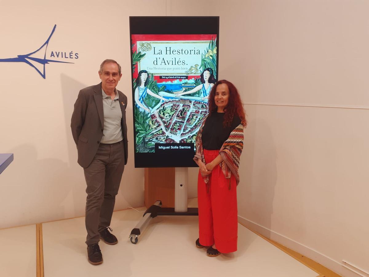 Miguel Solís Santos y Ana Solís, durante la presentación.