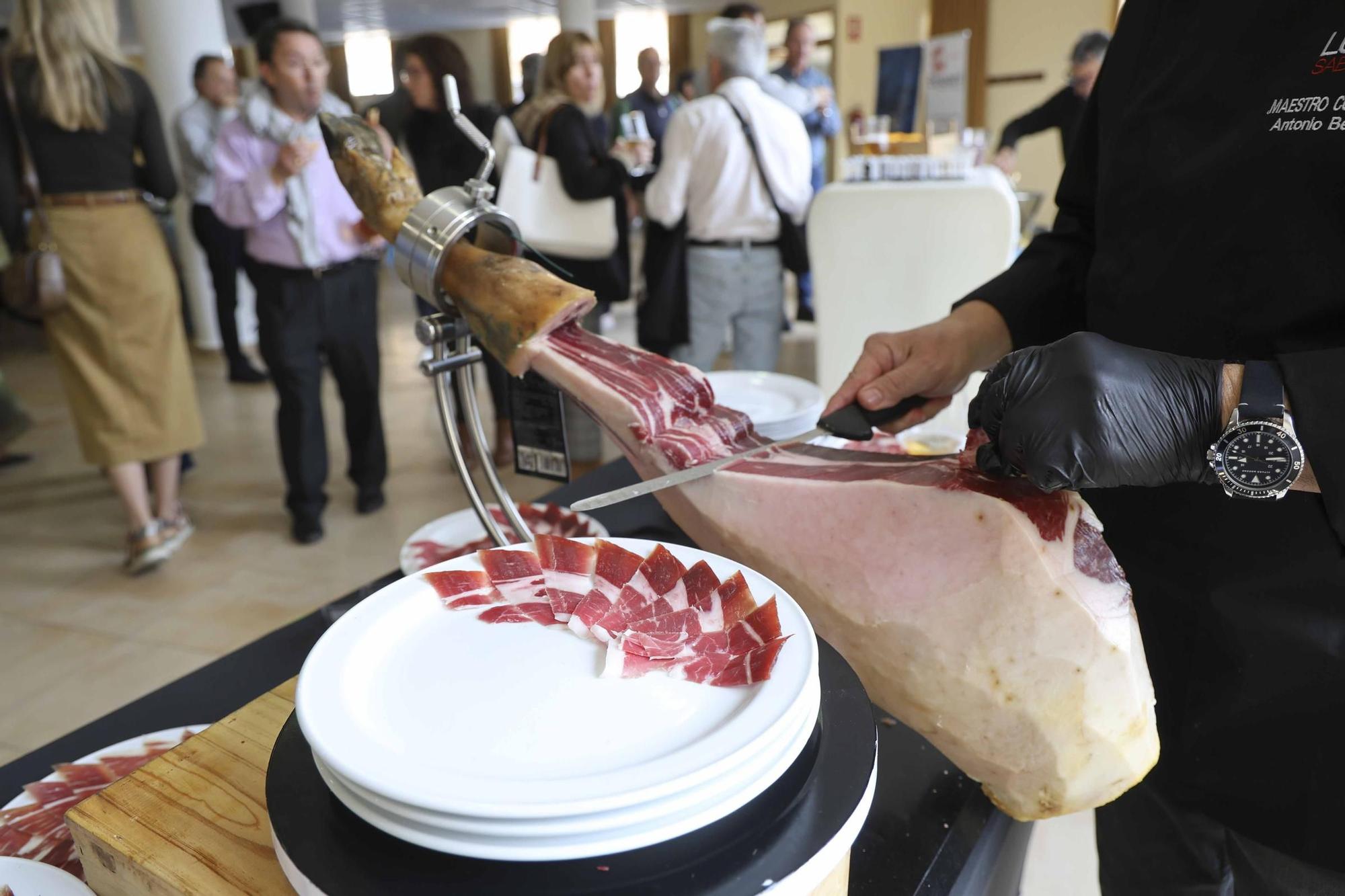 El níspero de Callosa d'en Sarrià, eje central del menú presentado por el restaurante Vinomio de La Nucia