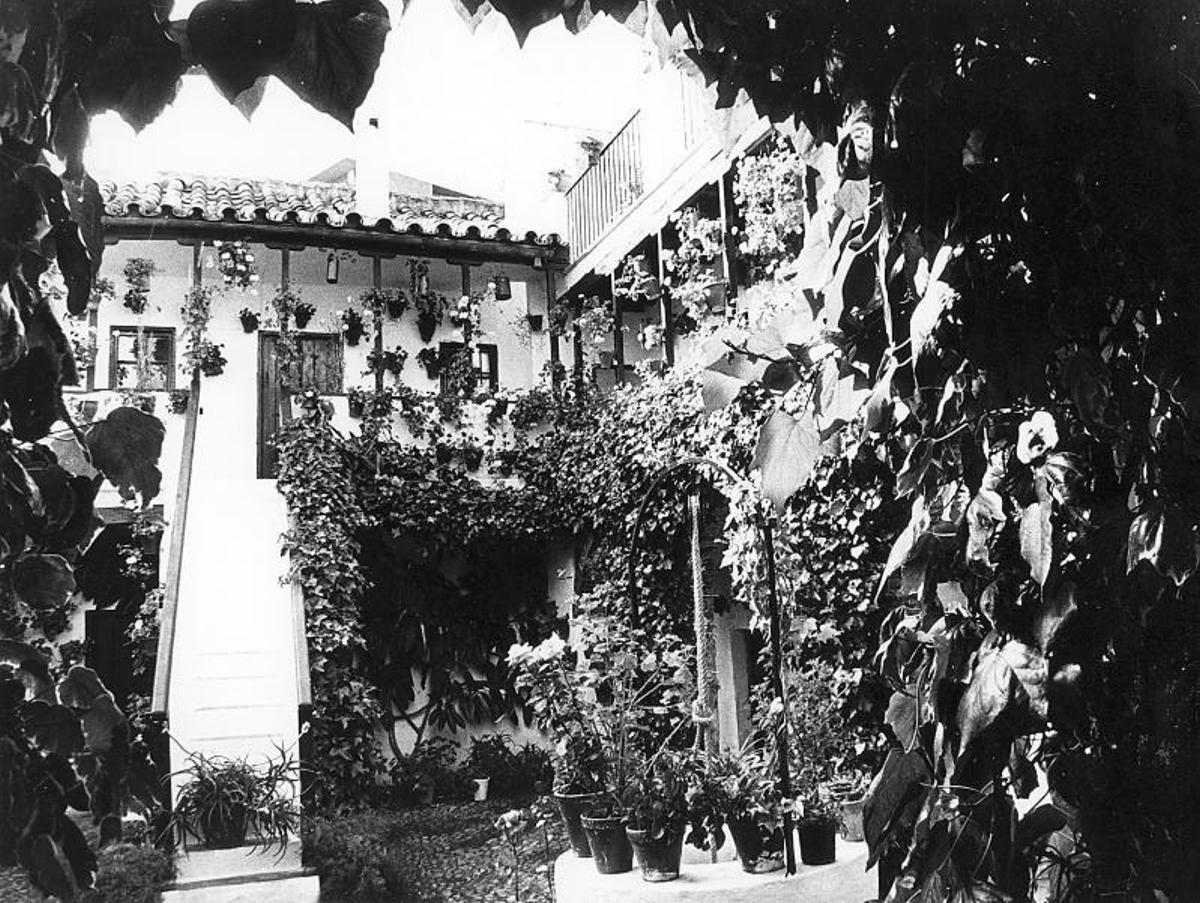 San Basilio 50, recuperado por la Asociación de Amigos de los Patios, en los 80. FOTO: A.J. González.