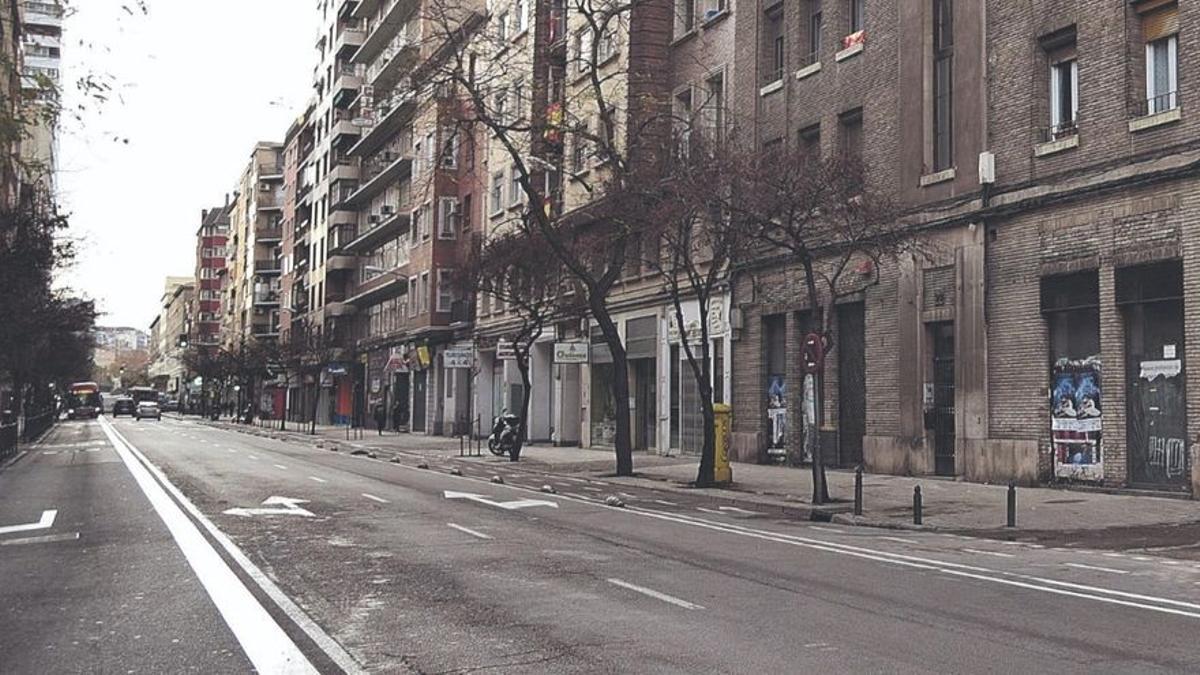 Avenida de Valencia de Zaragoza, lugar donde el taxista fue asistido por la Policía Nacional.