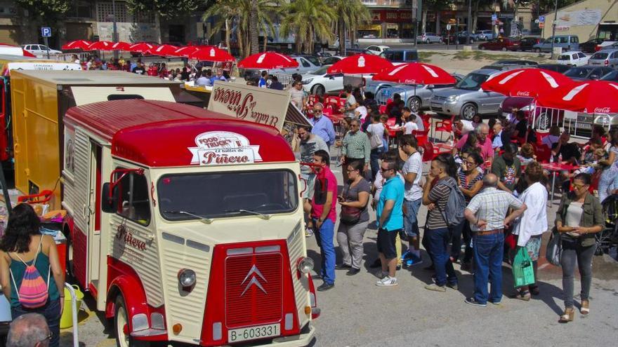 Imagen de la primera edición, que se repite ahora en la plaza Al-Azraq