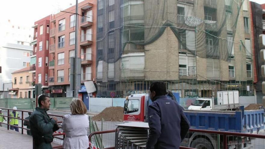 Los vecinos del edificio de la avenida de Portugal, el último en ser derruido, son parte de los que aún no han podido volver a sus casas.