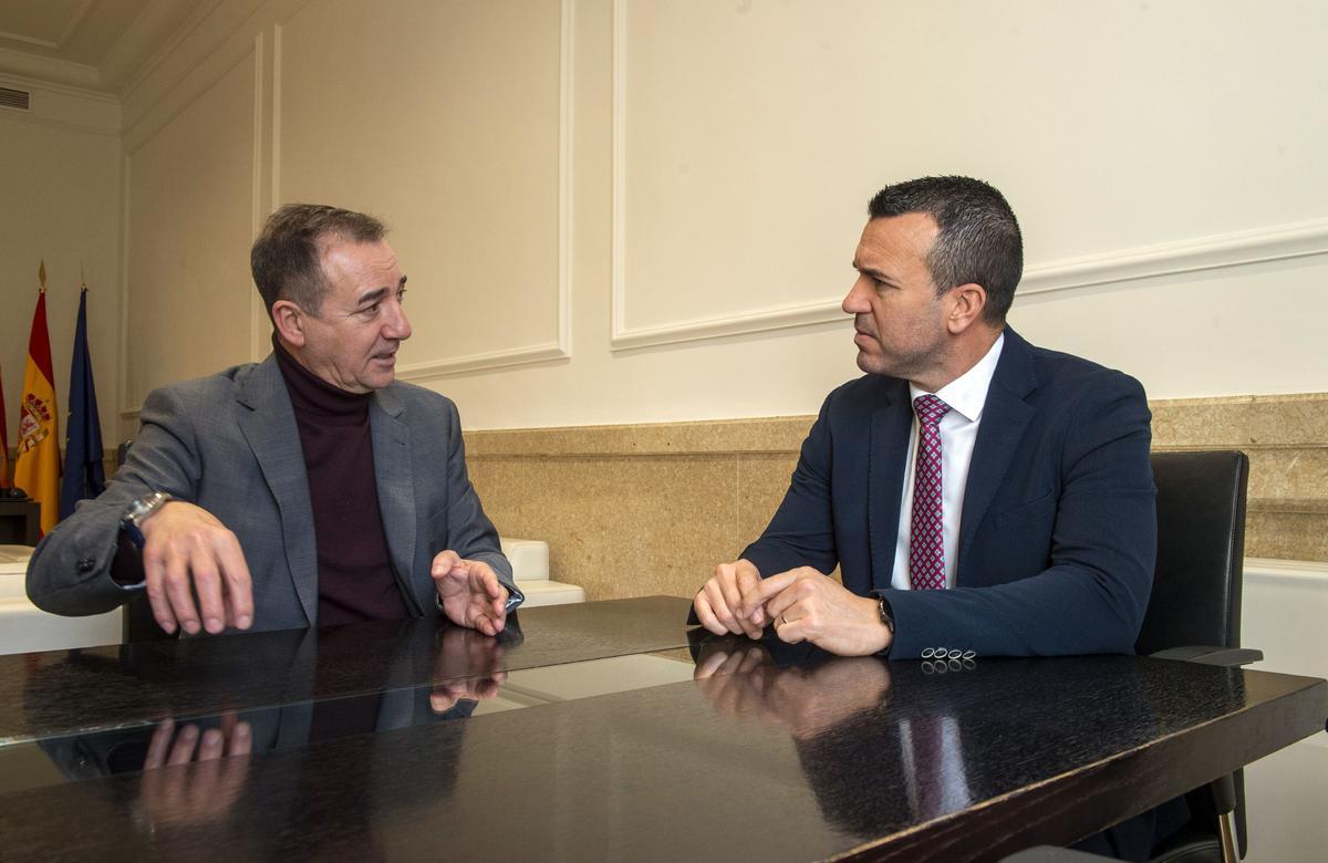El alcalde Raga con el presidente de la Diputación, Vicent Mompó.