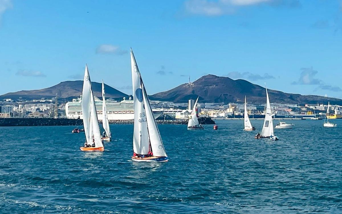 El Villa de Teror Munchitos se impone en el Concurso de Apertura Autoridad Portuaria – Fundación Puertos de Las Palmas y estrena la temporada 2026 de Vela Latina Canaria