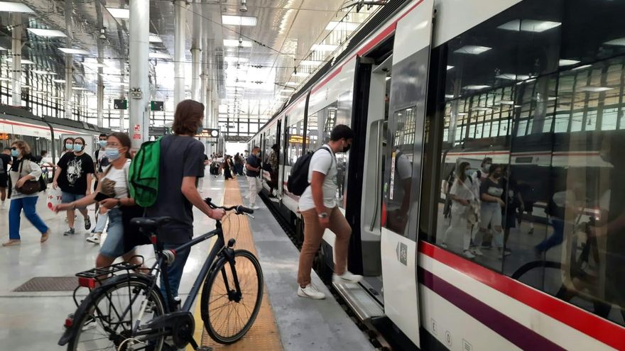 Renfe emite más de 194.000 abonos gratuitos de Cercanías y Media Distancia en Andalucía