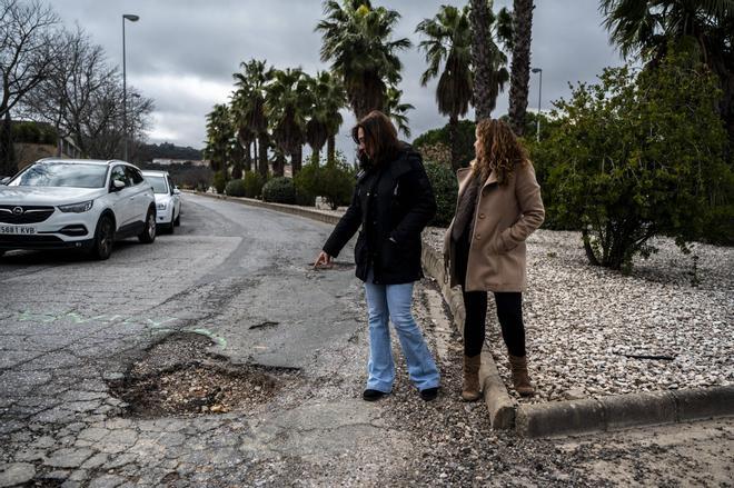 Baches y socavones en los accesos del Campus Universitario de Cáceres