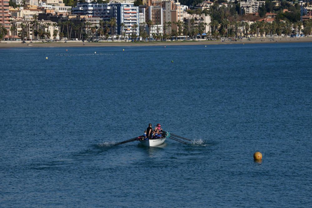 Las imágenes de la regata de invierno de remo de banco fijo 'Ciudad de Málaga'