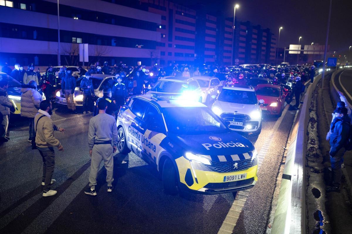 Manifestación en la C-31 por el desalojo de la B9 en Badalona