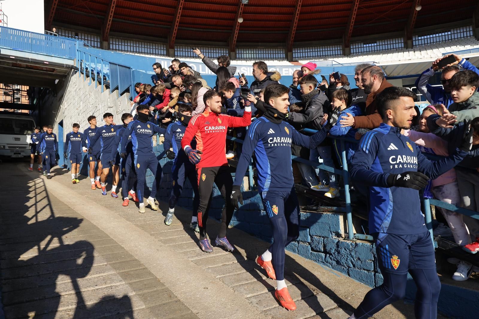 EN IMÁGENES | Gran ambiente en el entrenamiento a puertas abiertas del Real Zaragoza