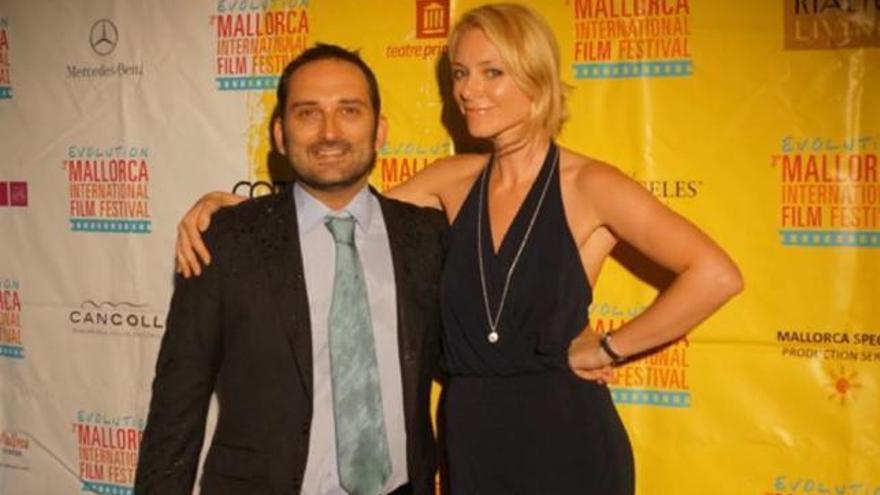Sandra Seeling, directora del festival, y el cineasta Marcos Cabotá.