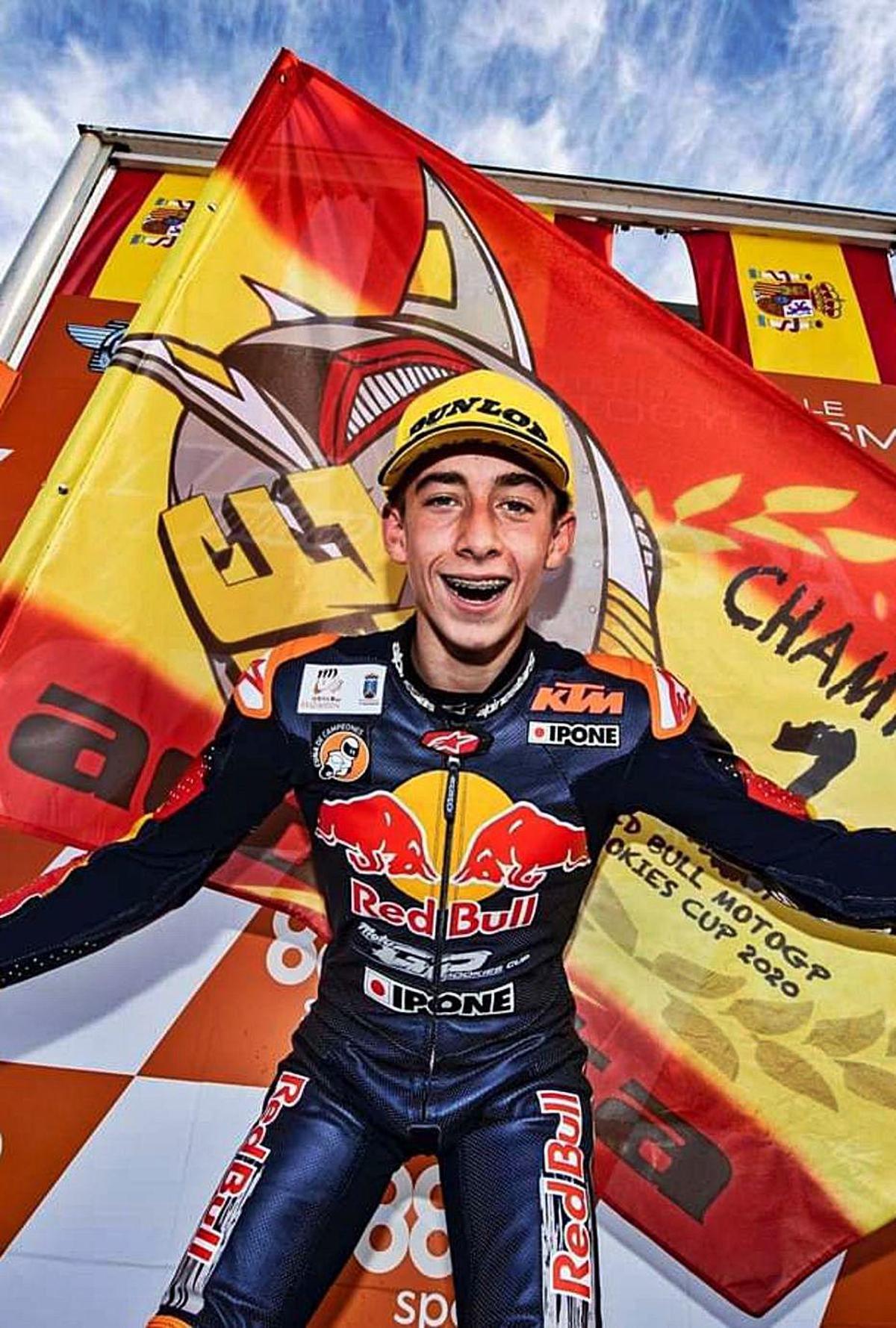 Pedro Acosta, celebrando su victoria.