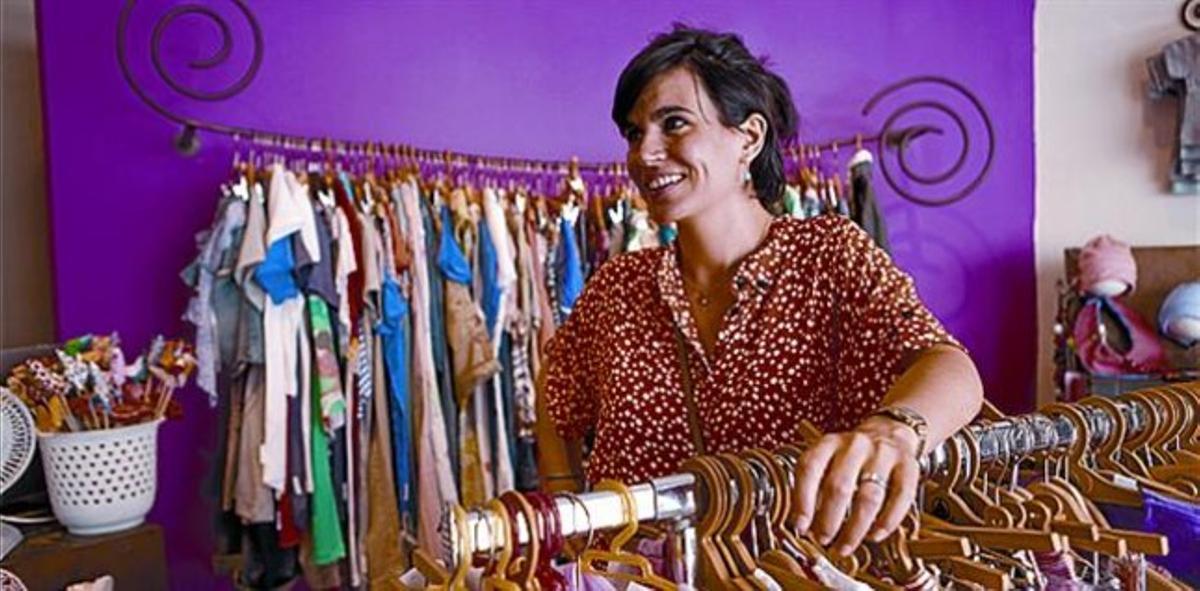 Humanitat «A mi l’anonimat no m’agrada»«ALS GRANS CENTRES COMERCIALS, JO M’HI ATABALO», CONFESSA L’ACTRIU, QUE PREFEREIX BOTIGUES DE BARRI COM CUCAFERA (TORRIJOS, 22). Humanitat «A mi l’anonimat no m’agrada»«ALS GRANS CENTRES COMERCIALS, JO M’HI ATABALO», CONFESSA L’ACTRIU, QUE PREFEREIX BOTIGUES DE BARRI COM CUCAFERA (TORRIJOS, 22).