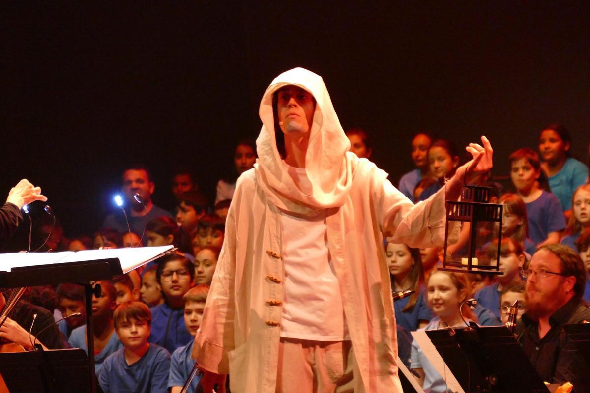 EN IMATGES | "L'últim rellotge" del Cantània arriba al Teatre El Jardí de Figueres