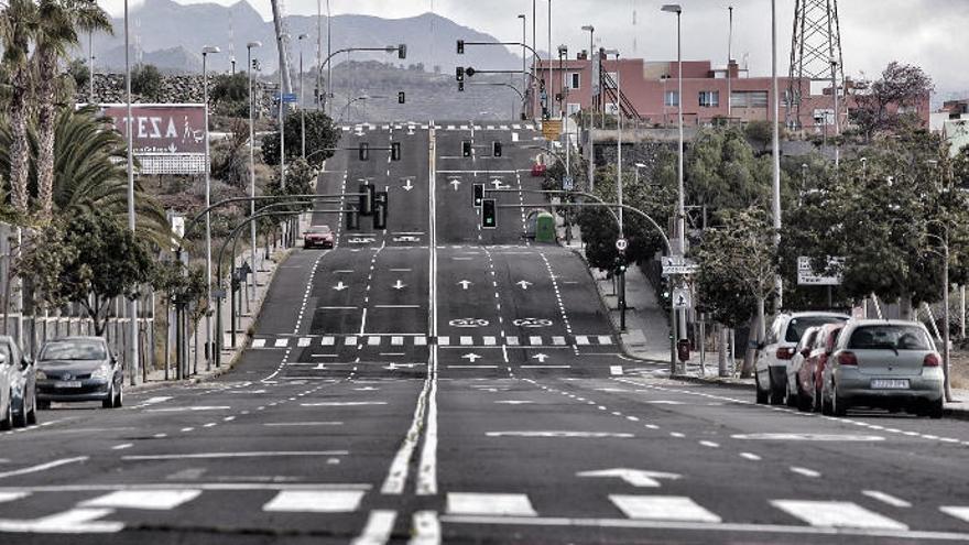Una calle vacía en el distrito Suroeste de Santa Cruz de Tenerife.