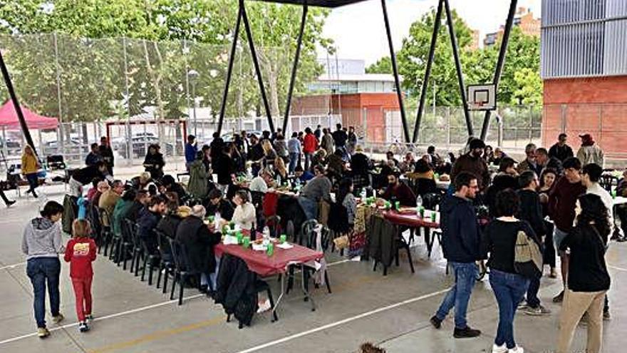 Dinar popular de Guanyem Girona a l&#039;escola Migdia.