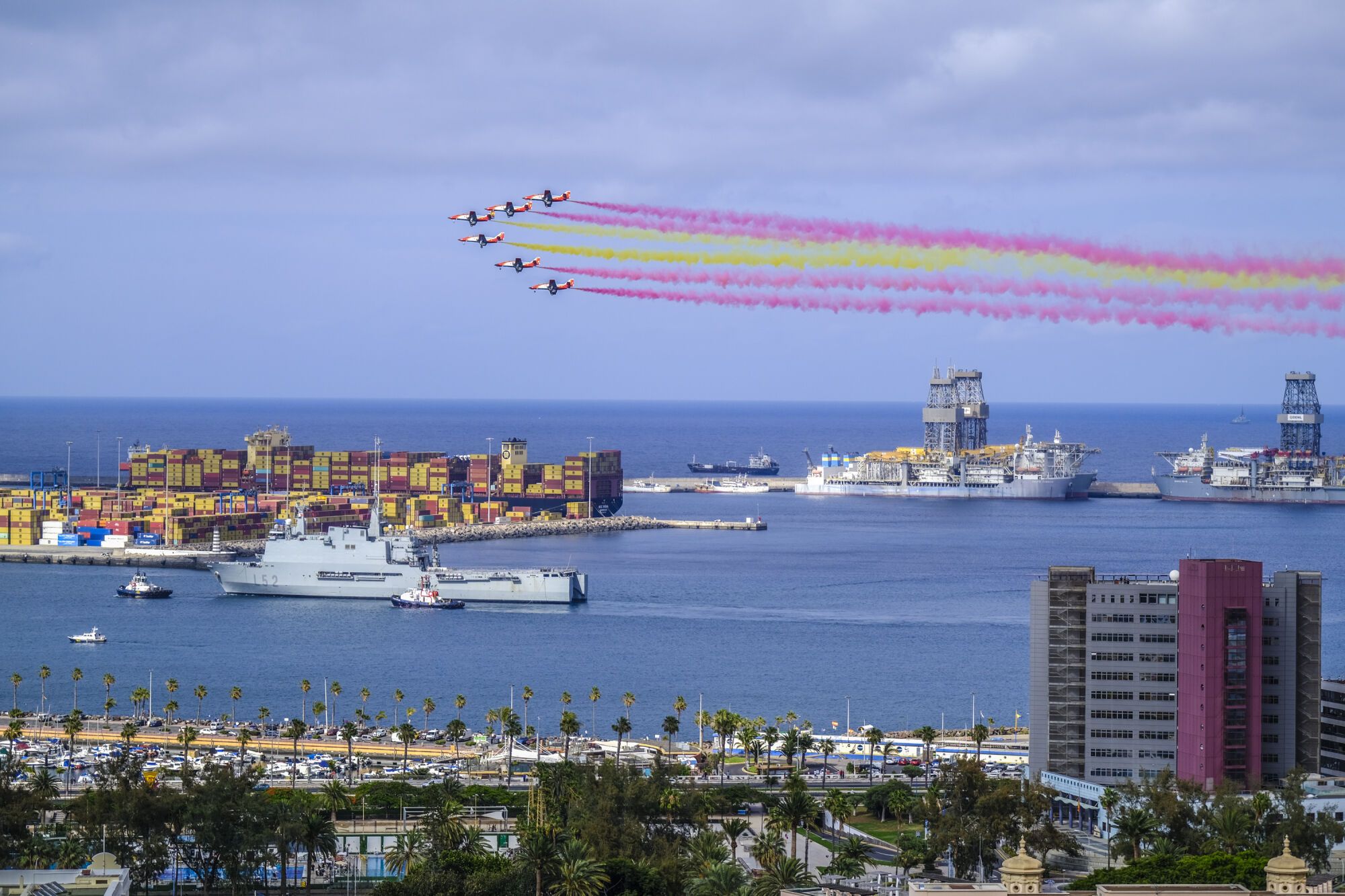 Los actos por el Día de las Fuerzas Armadas en Las Palmas de Gran Canaria, en imágenes