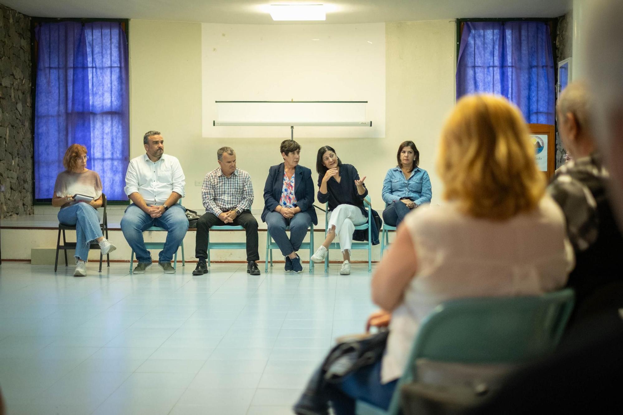 Las consejeras de Movilidad y Medio Natural se reúnen con los vecinos de Anaga
