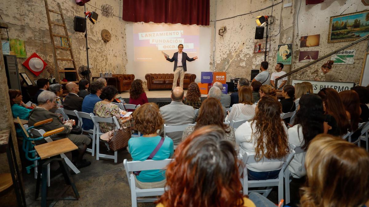 El director de la Fundación Ecca Social, José María Segura, durante el acto de presentación en Talleres Palermo.