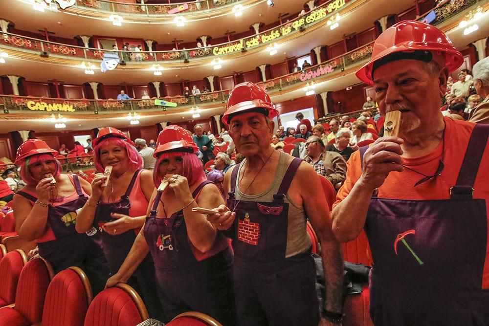 El Gran Teatro acoge la fiesta del Carnaval de los Mayores