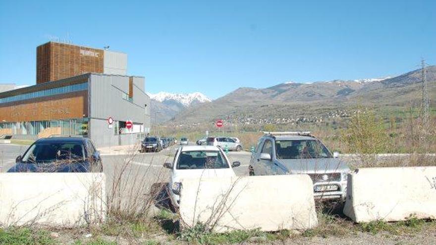 Un dels accessos tallats que arriben a l&#039;hospital pel nord