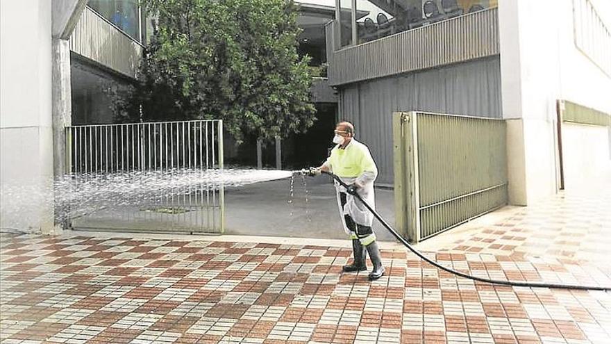 El Ayuntamiento aumenta las labores de desinfección en distintos espacios