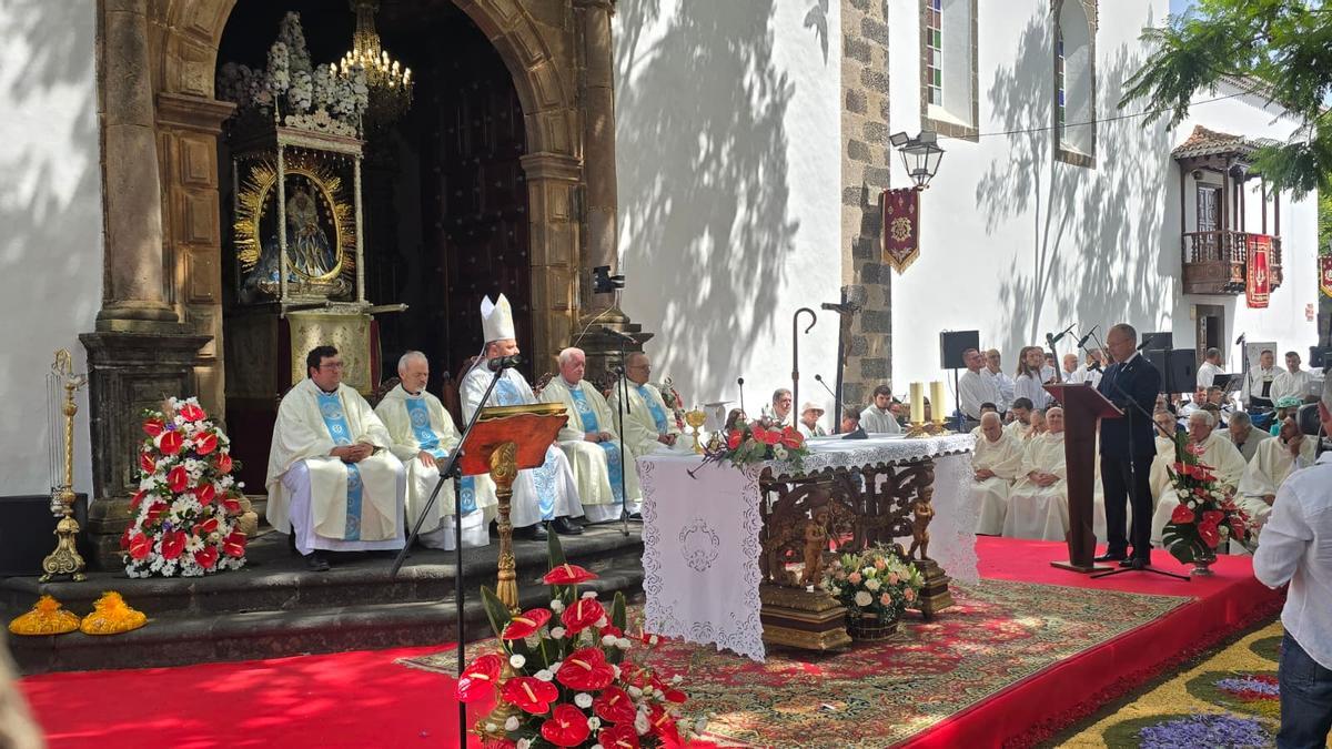 Sergio Rodríguez, presidente del Cabildo de La Palma, durante su intervención en la celebración de la festividad de la Virgen de las Nieves.
