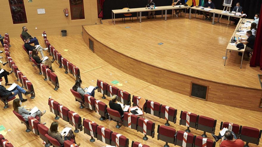 The judge files the complaint of the critics against Mena and the former municipal secretary