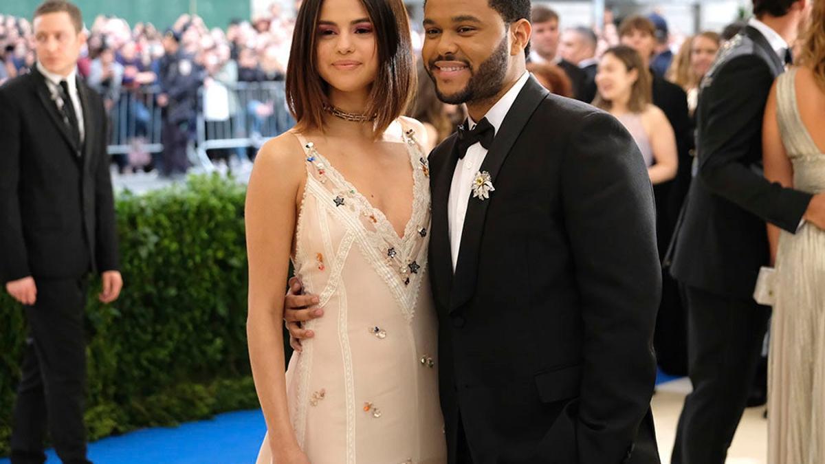 Selena Gómez y The Weeknd en la Gala Met 2017