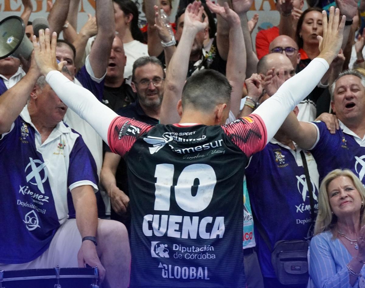 José Cuenca se despide de la afición del Cajasol Ángel Ximénez.