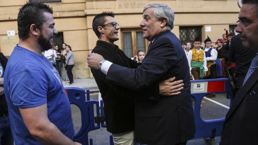 Efusivo encuentro entre Tajani y los trabajadores de Tenneco