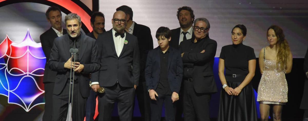 El equipo de «Sirat», durante la intervención tras recoger los premios. | ALBERTO PAREDES/EUROPA PRESS