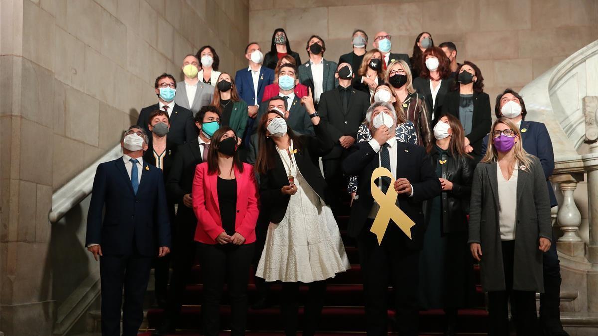 Foto del grupo Junts después de la constitución del nuevo Parlament        