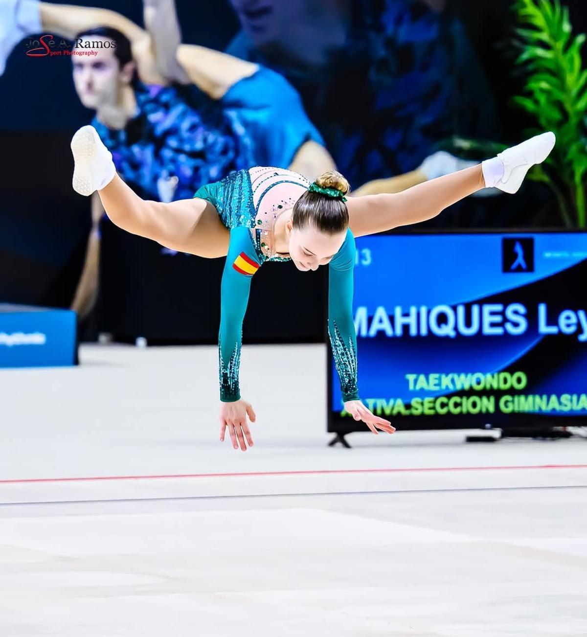 Leyre Mahiques Benavent, de la Gimnasia Aeróbica de Xàtiva, en una competición.