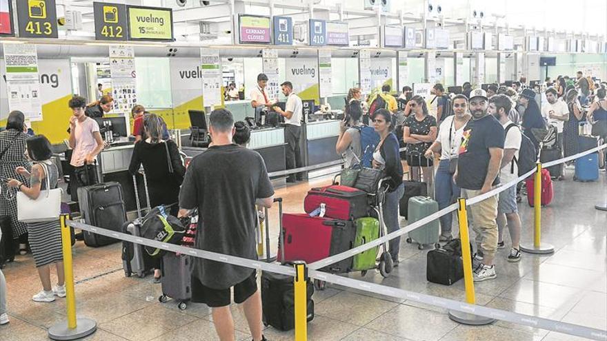 El Prat sufre otra jornada más de cancelaciones por la huelga