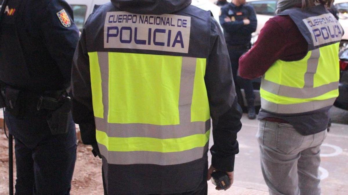 Imagen de archivo de la Policía Nacional de varios agentes durante una patrulla