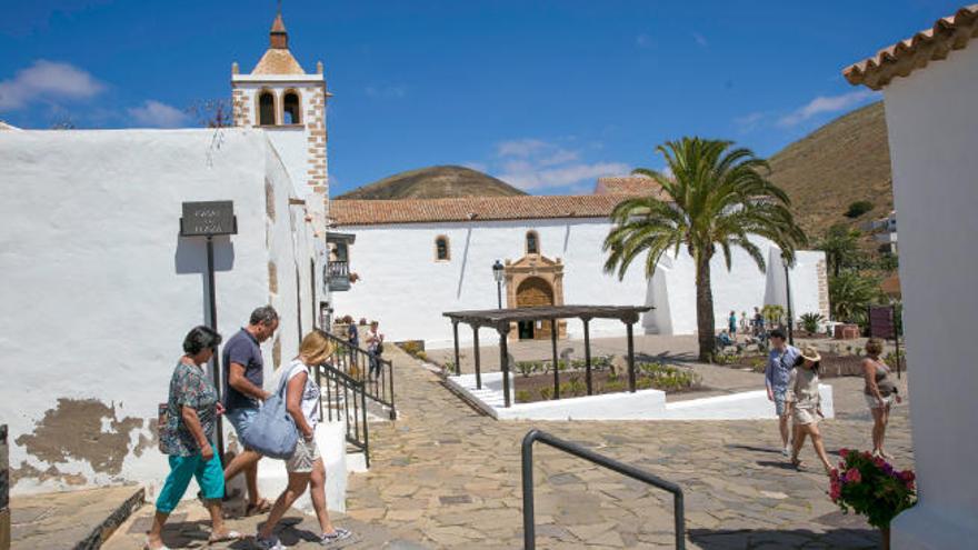 Canarias cierra la era de los récords y mira a un futuro tecnológico y sostenible
